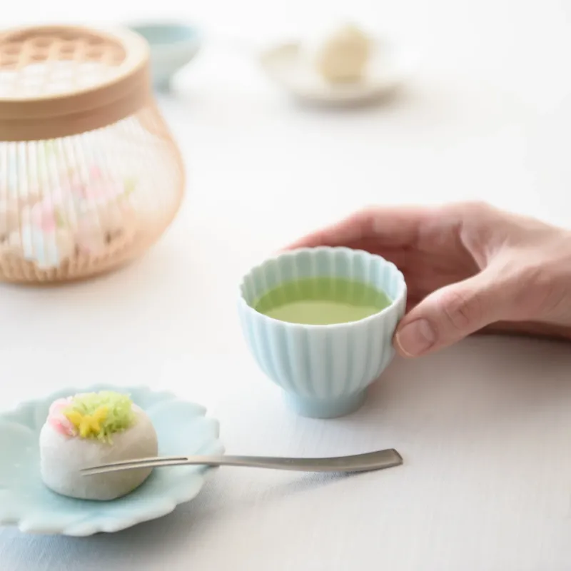Moist Chrysanthemum Shape Yunomi Japanese Teacup