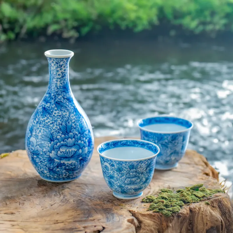 Peony Arabesque Patterned Sake Set